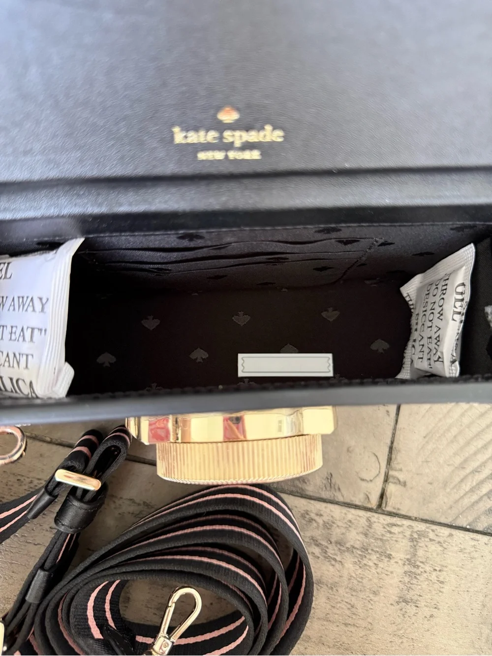NWT Kate Spade Oh Snap 3D Camera Bag Crossbody – Black Multi